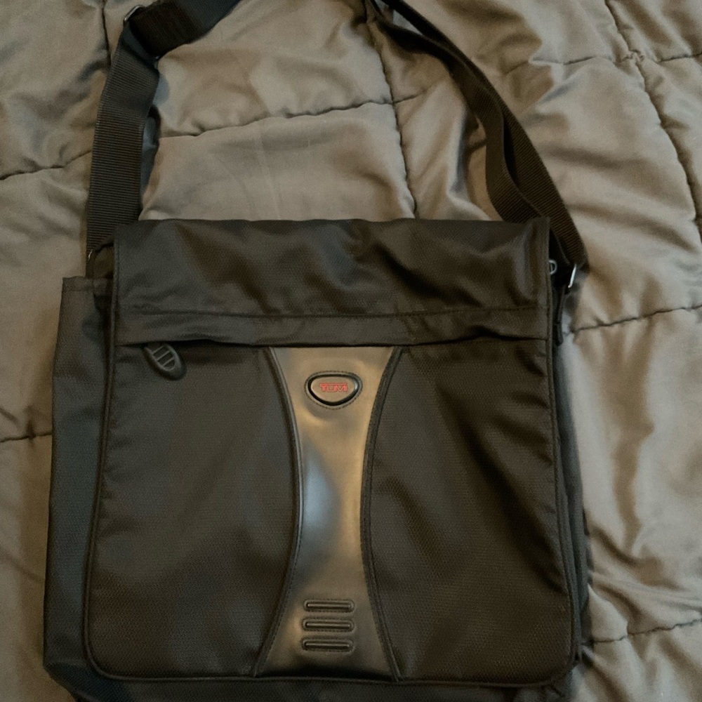 Tumi Med Black Nylon Messenger bag BNWOT